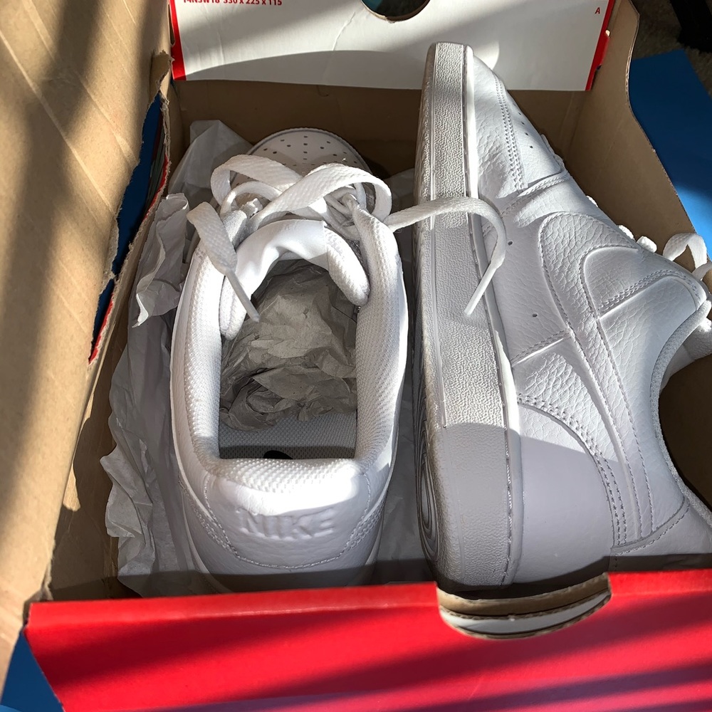 Low Nike court vision sneakers
